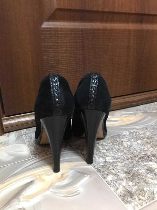 Продам замшевые туфли