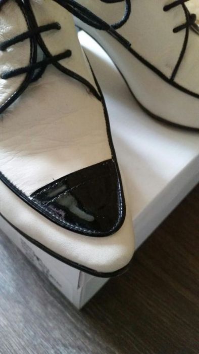 Продавам дамски кожени обувки