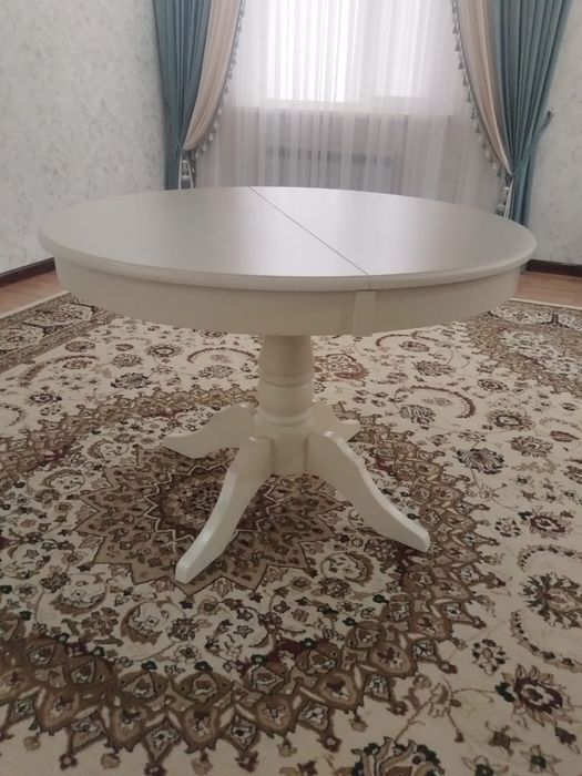 Продам стол со стульями б/у.