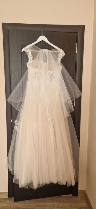 Сватбена рокля с воал