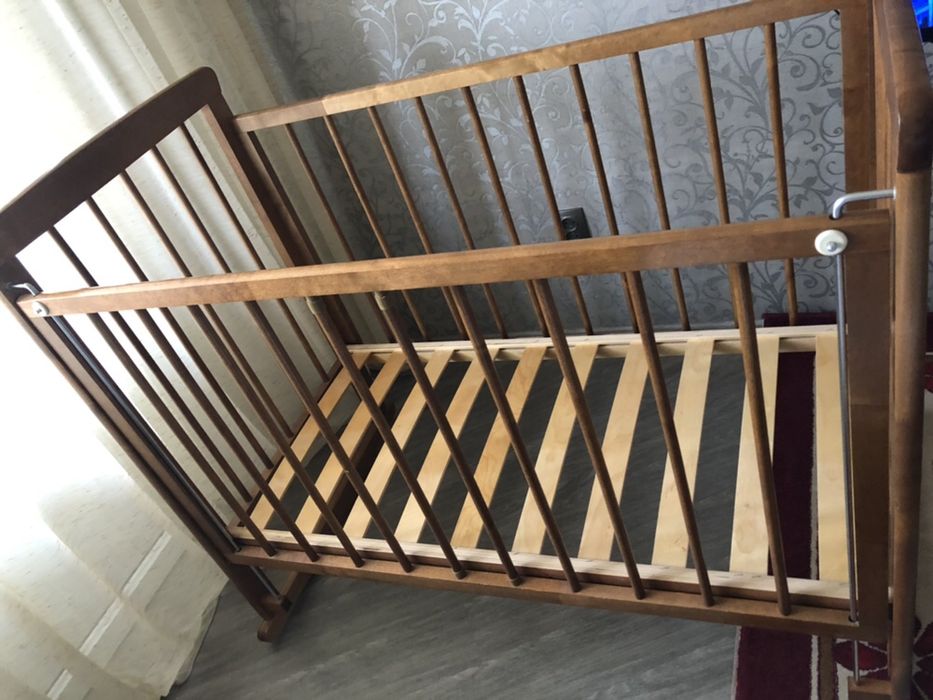 Детская кроватка с матрасом