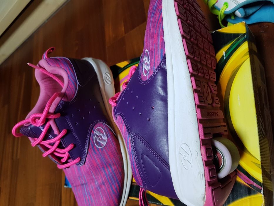 Роликовые кроссовки HEELYS