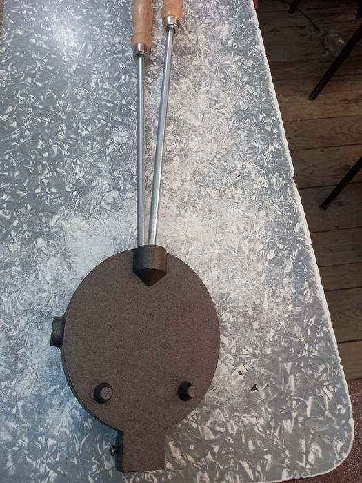 Presă fontă pentru fript slănină Ofertă  129 Lei