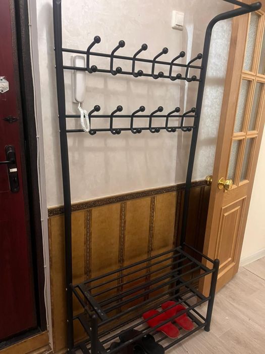 Прихожая вешалка