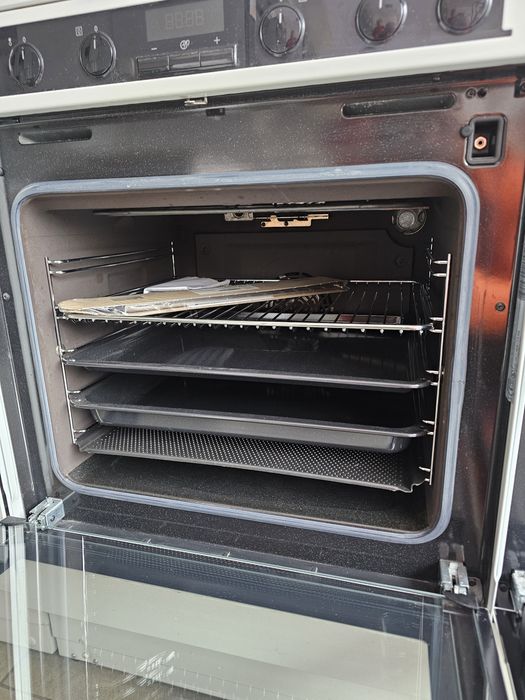 Свободностояща печка с индукционни котлони и пара Voss-Electrolux VKI1