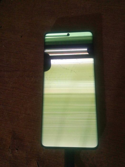 MOTOROLA găsit spart   (pentru piese)