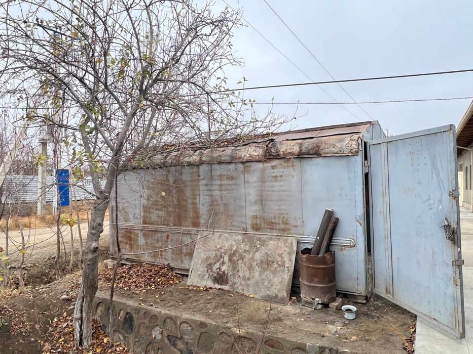 Srochno garaj sotiladi