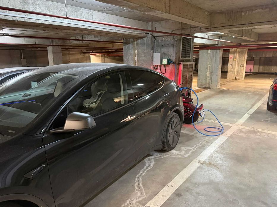 Vand loc parcare cu statie masini electrice si bransament trifazat in zona Stefan Cel Mare