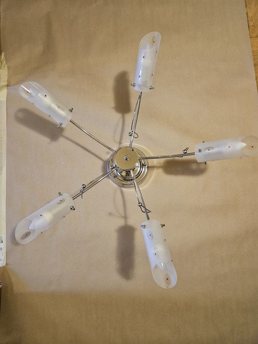 Lustra eleganta cu becuri led