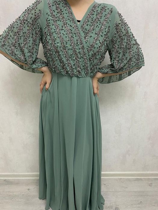 Платье нарядное .