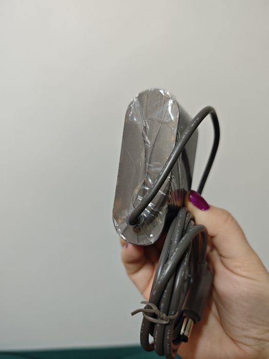 Încărcător Dyson v8