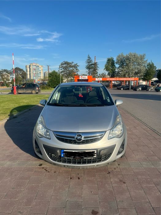 Продавам Opel Corsa D cosmo
