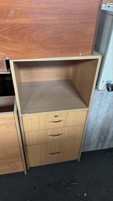 Столы, тумбы, офисные шкафы