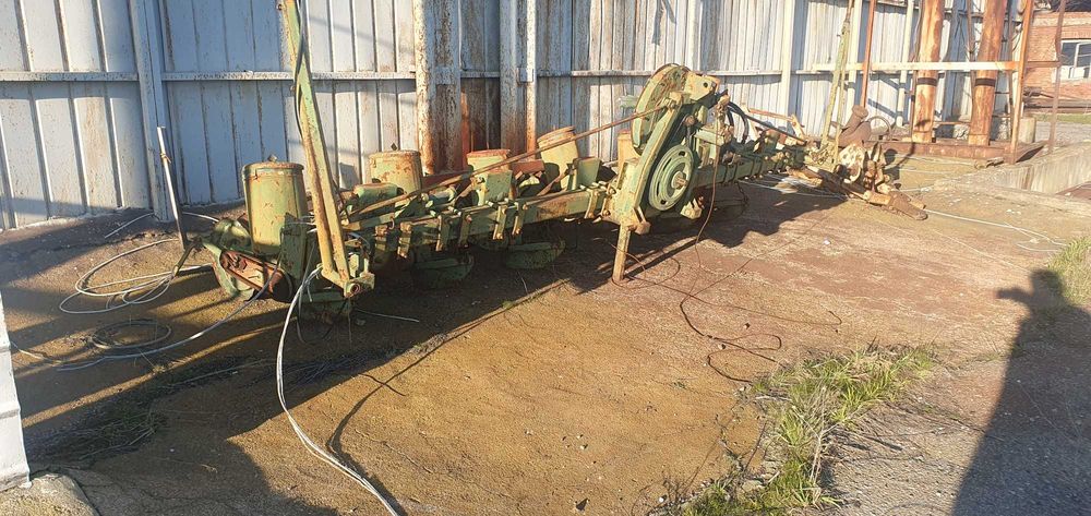 Култиватор чизел 2,5м; сеялка "румънка"; свредел за дупки