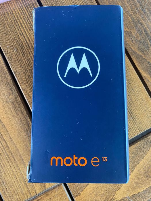 Смартфон Моторола Е13