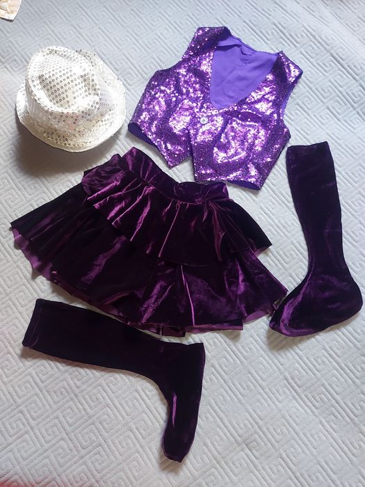 Костюмы праздничные