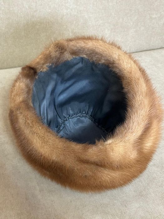 Продам норковые шапки . Цена 5000тг.