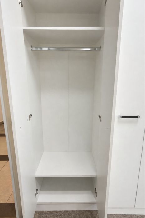 белые шкафы длинные