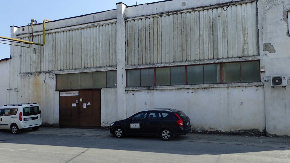 Vând hală industrială înaltă de 8m, 371 mp, plus teren împrejumitor 7,46 ari - acces TIR, foarte aproape de oraș