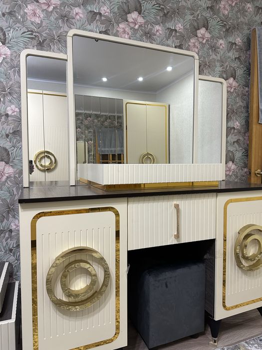 Продам спальный гарнитур