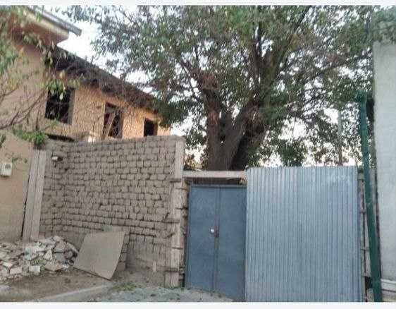 шахар марказида 3 сотик каробка холатида ховли сотувда