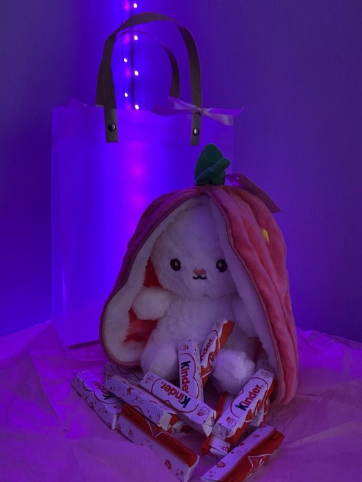 зайчики в клубнике