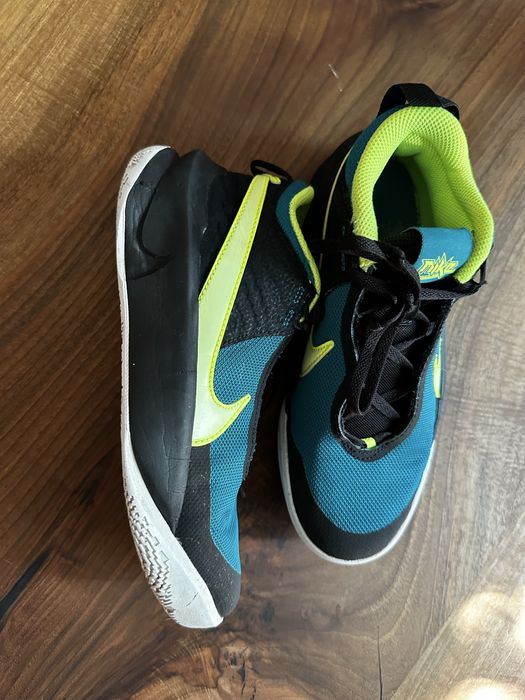 Adidas , Nike маратонки