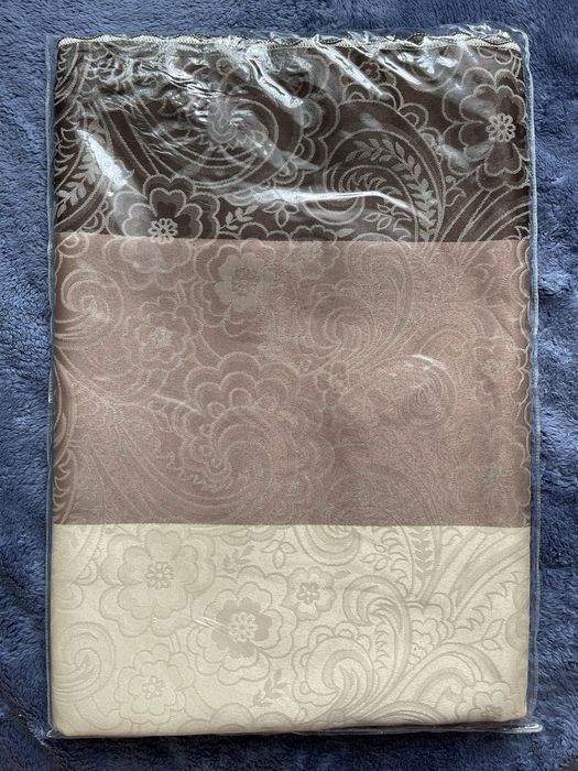 Vând față de masa mare anti-pete 140x180cm