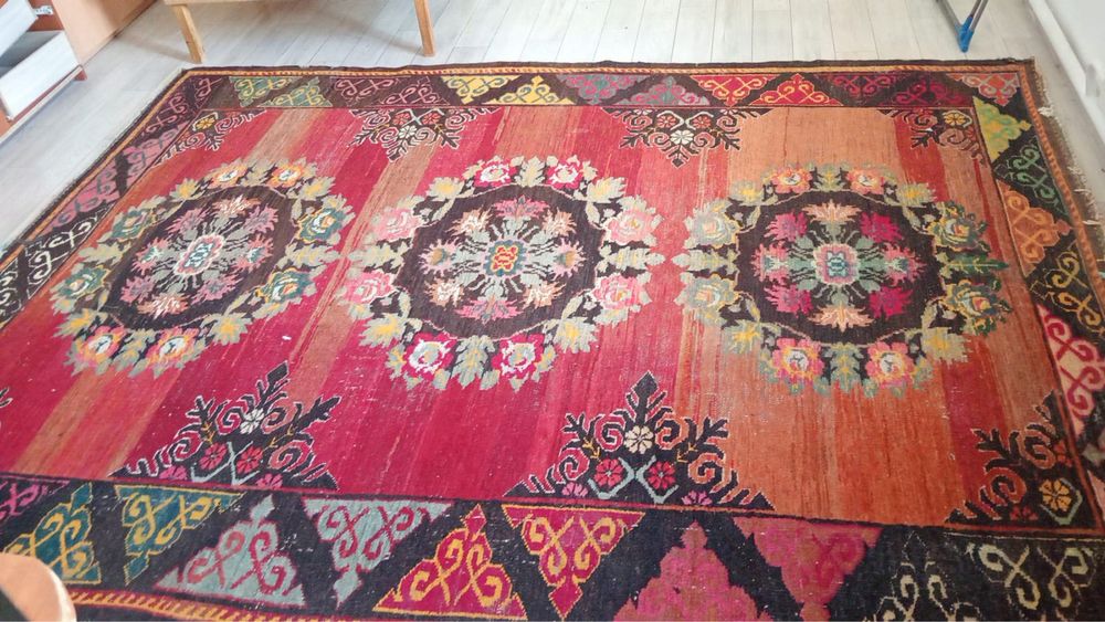 Қол кілем сатылады, ұзындығы 3м ені 2м