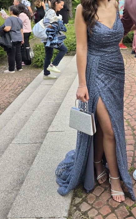 Бална рокля в синьо