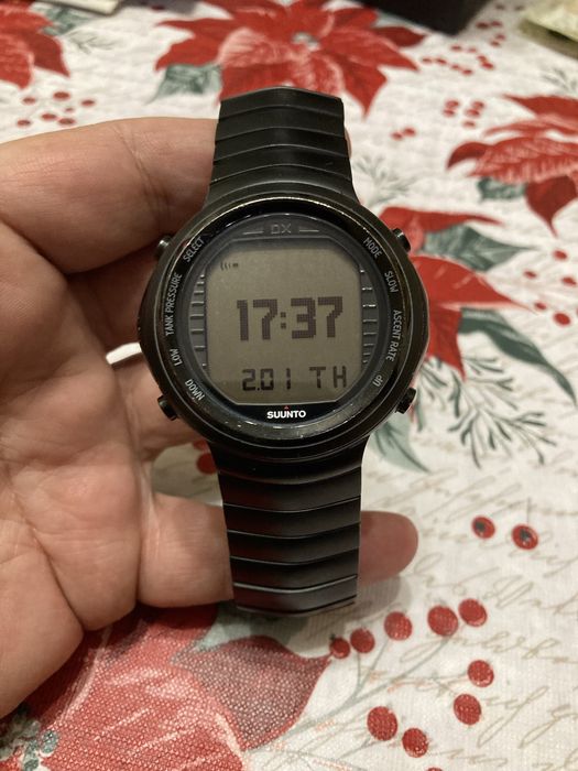 Водолазен компютър Suunto DX с титаниева верижка