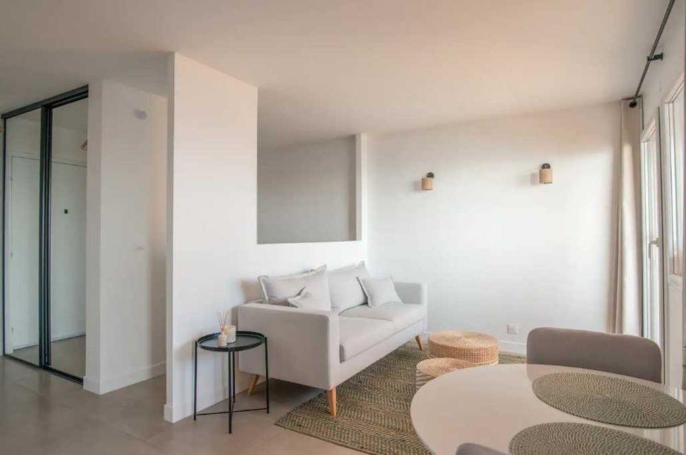 Дава се под наем Двустаен апартамент в Пловдив, Център - 65 кв.м за 295.8 € - Снимка #1