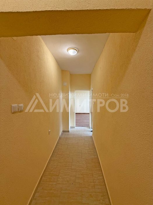 Продава двустаен (2+1) апартамент 56 кв.м. в центъра на в гр. Нови пазар. - снимка 3