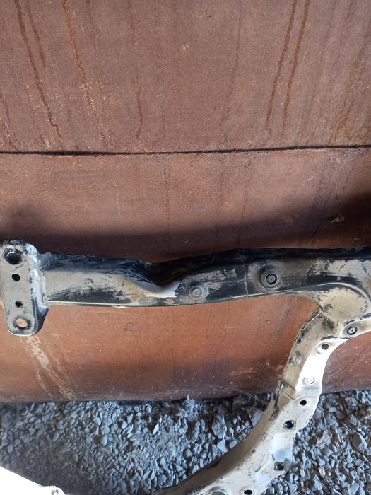 Передняя балка  на тойота камри