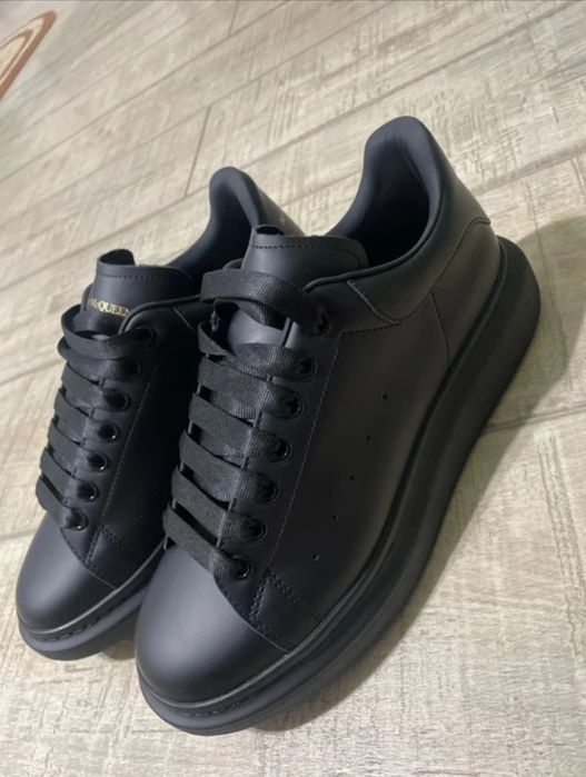 Alexander McQueen la DOAR 249 LEI