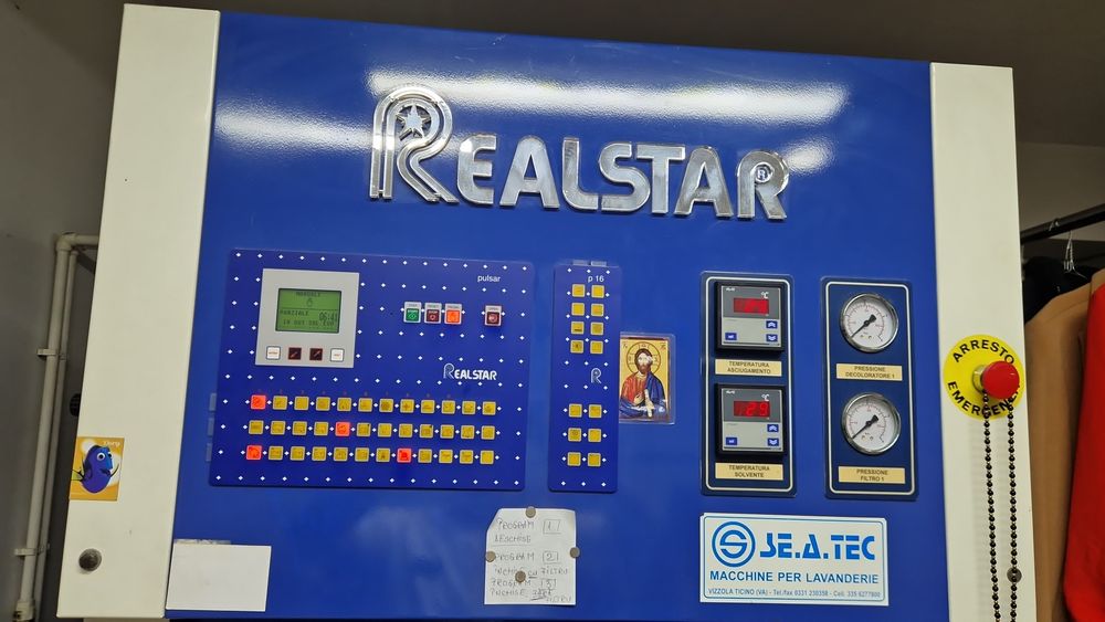 Reparații,echipamente ,revizii și întreținere .Curățătorie de vînzare