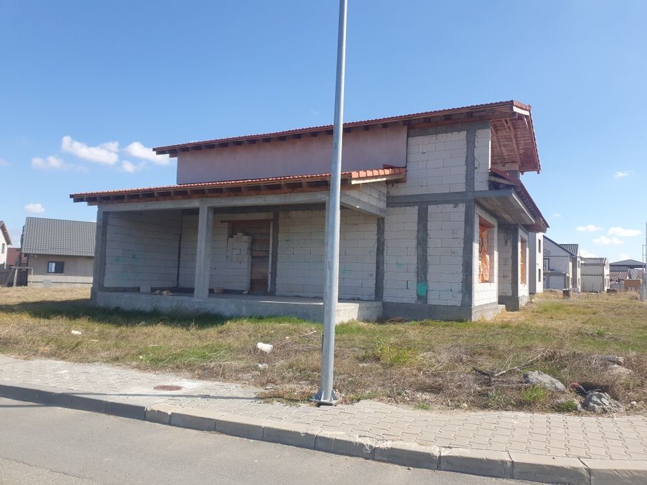 Vând casă la rosu Valu lui traian