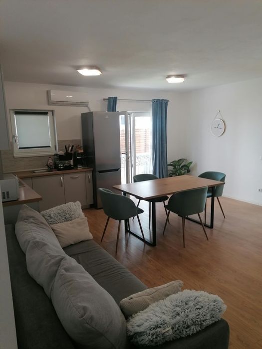 Inchiriez apartament