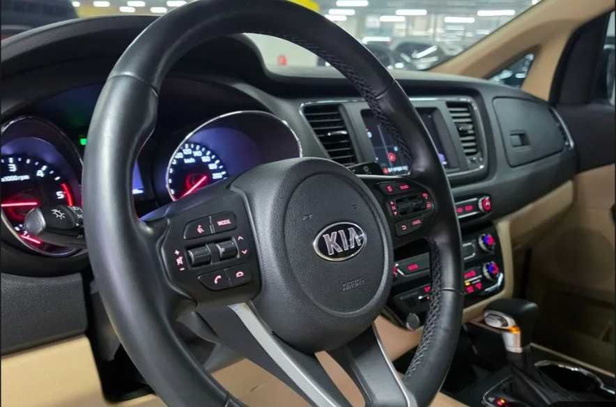 Kia Carnival 2.2crdi 9-locuri Luxury
