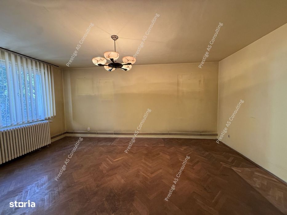 Apartament 4 camere, parter inalt zona Punctele Cardinale - Central