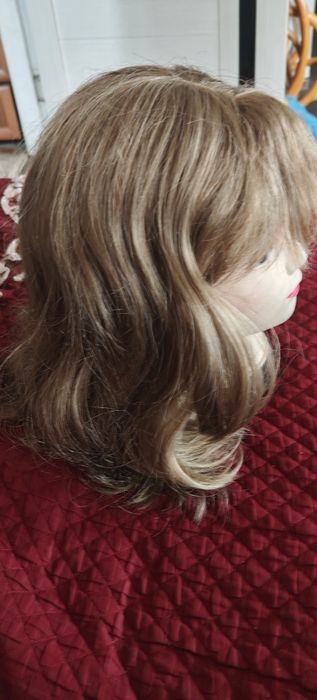 Парик русый. По плечи