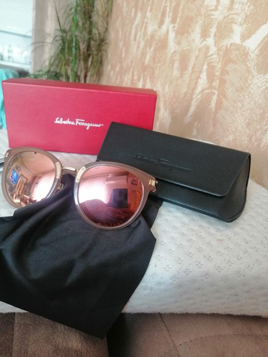 Чисто нови дамски, дизайнерски, слънчеви очила Салваторе Феррагамо