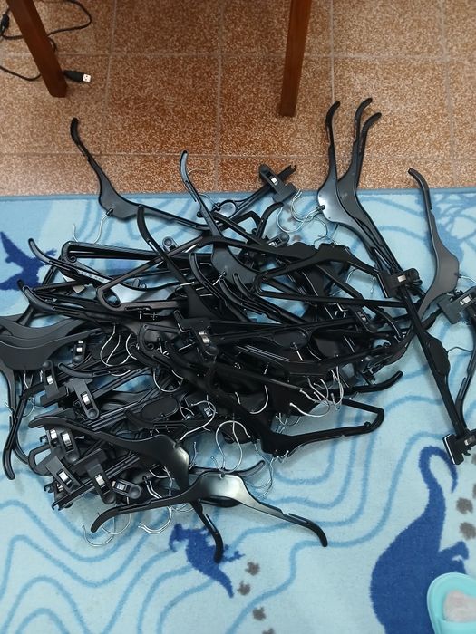 Закачалки за детски дрехи