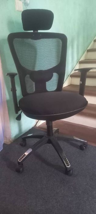 Кресло сотилади офисний