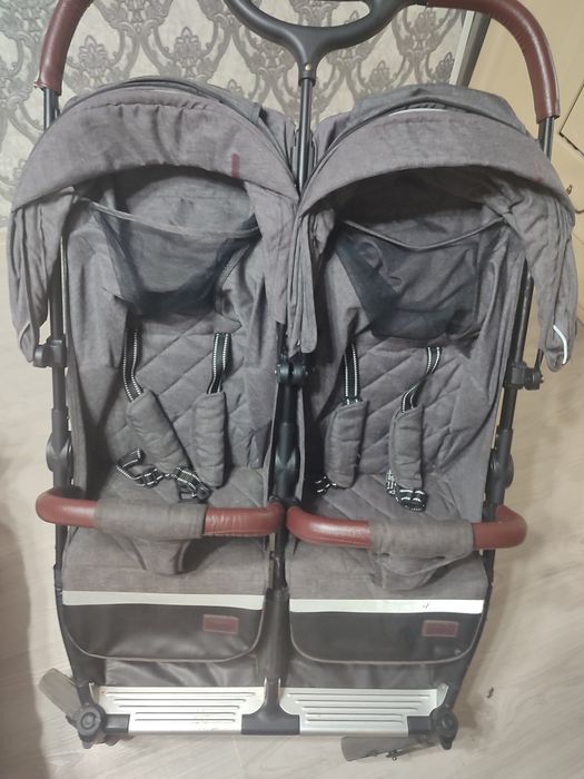 Детская коляска для двойняшек
