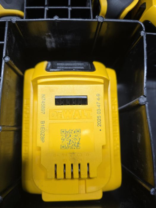 Нов безчетков ударен гаиковерт Dewalt dcf892 2x5ah