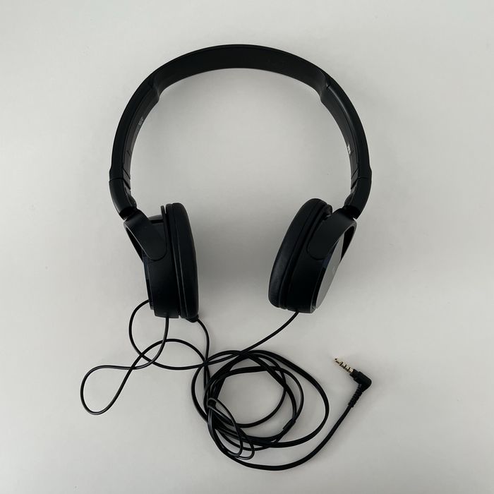 Кабелни слушалки Sony