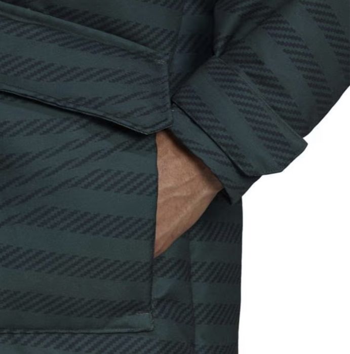 Geaca Adidas Real Madrid, puf rațǎ , lungǎ , rezistentǎ la frig