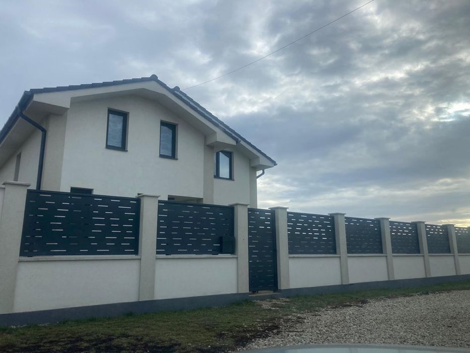 Porti si garduri auto moderne din profile de aluminiu sau oțel