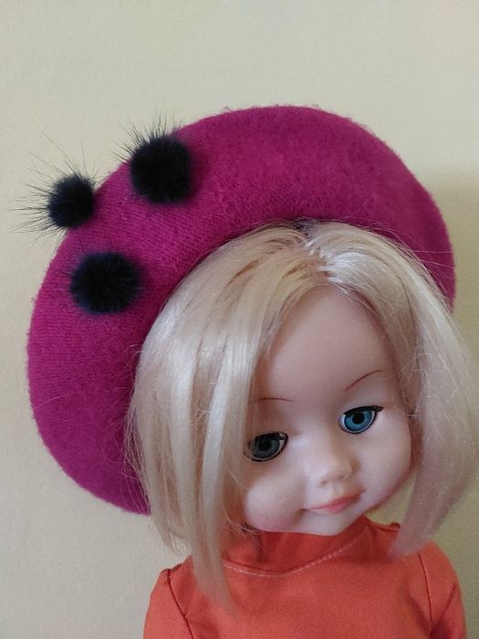 Bereta fucsia noua,  100% lana merinos, motocei blana naturala vulpe